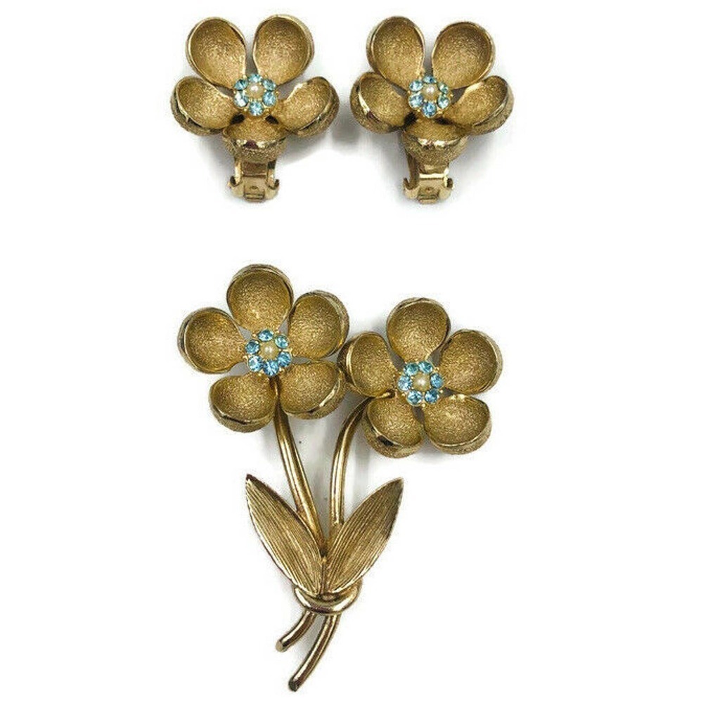 Bergere Flower Brooch Pin & Clip On Earrings Set - Picture 5 of 12